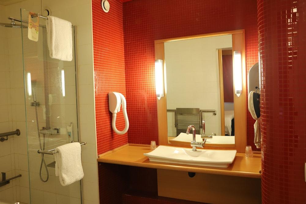 Ibis Styles Abidjan Plateau Hotel Exterior foto