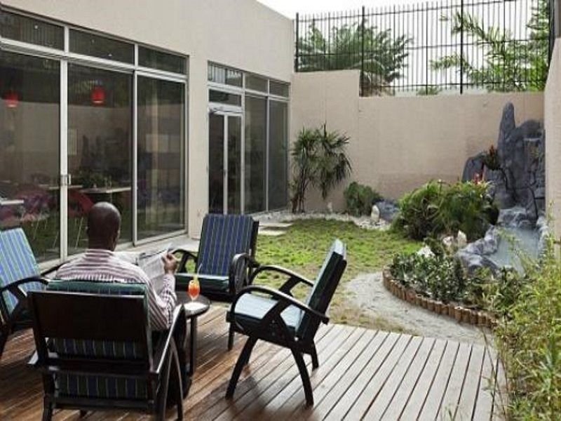 Ibis Styles Abidjan Plateau Hotel Exterior foto